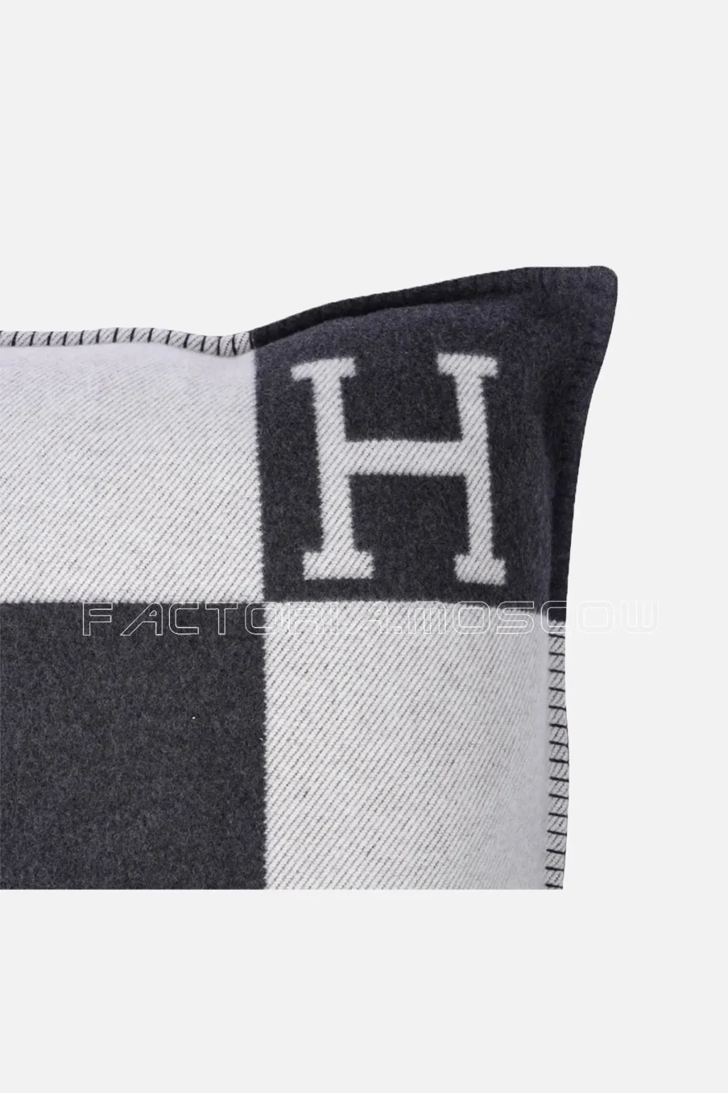 Hermes Pillow Avalon Gris Fonce / Ecru Large
