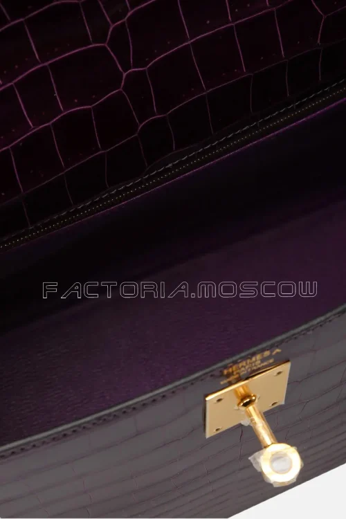 Hermès Kelly Sellier 32 Shiny Porosus Colour Cassis GHW