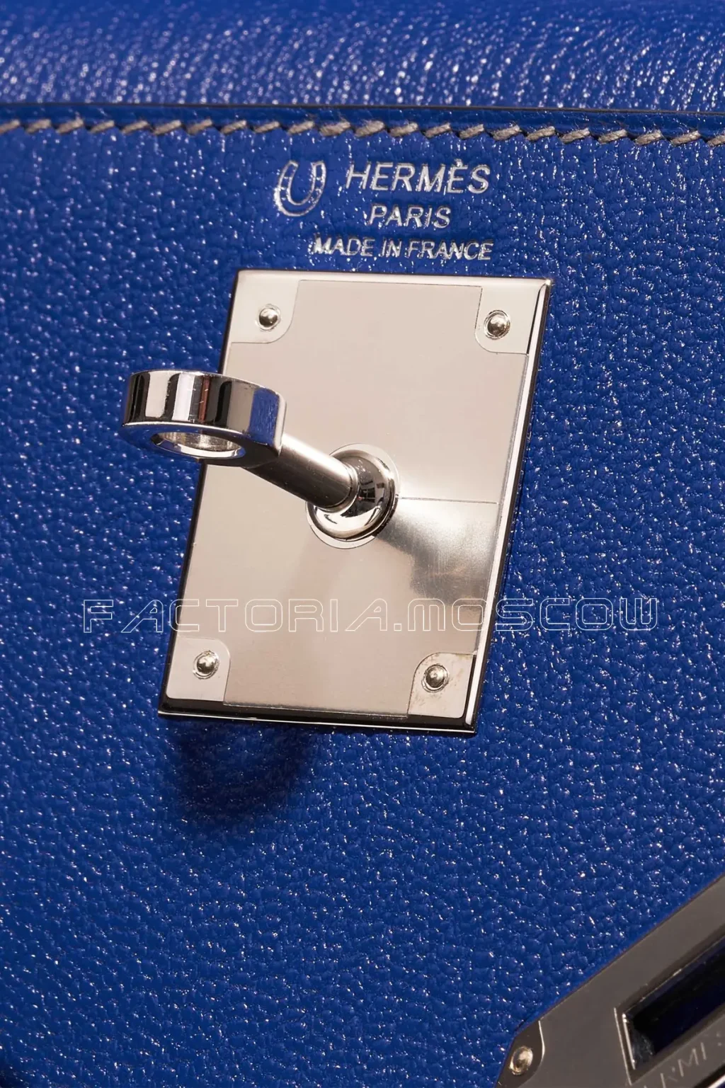 Hermès HSS Kelly Sellier 28 Chèvre Mysore Blue Electrique / Gris Mouette PHW