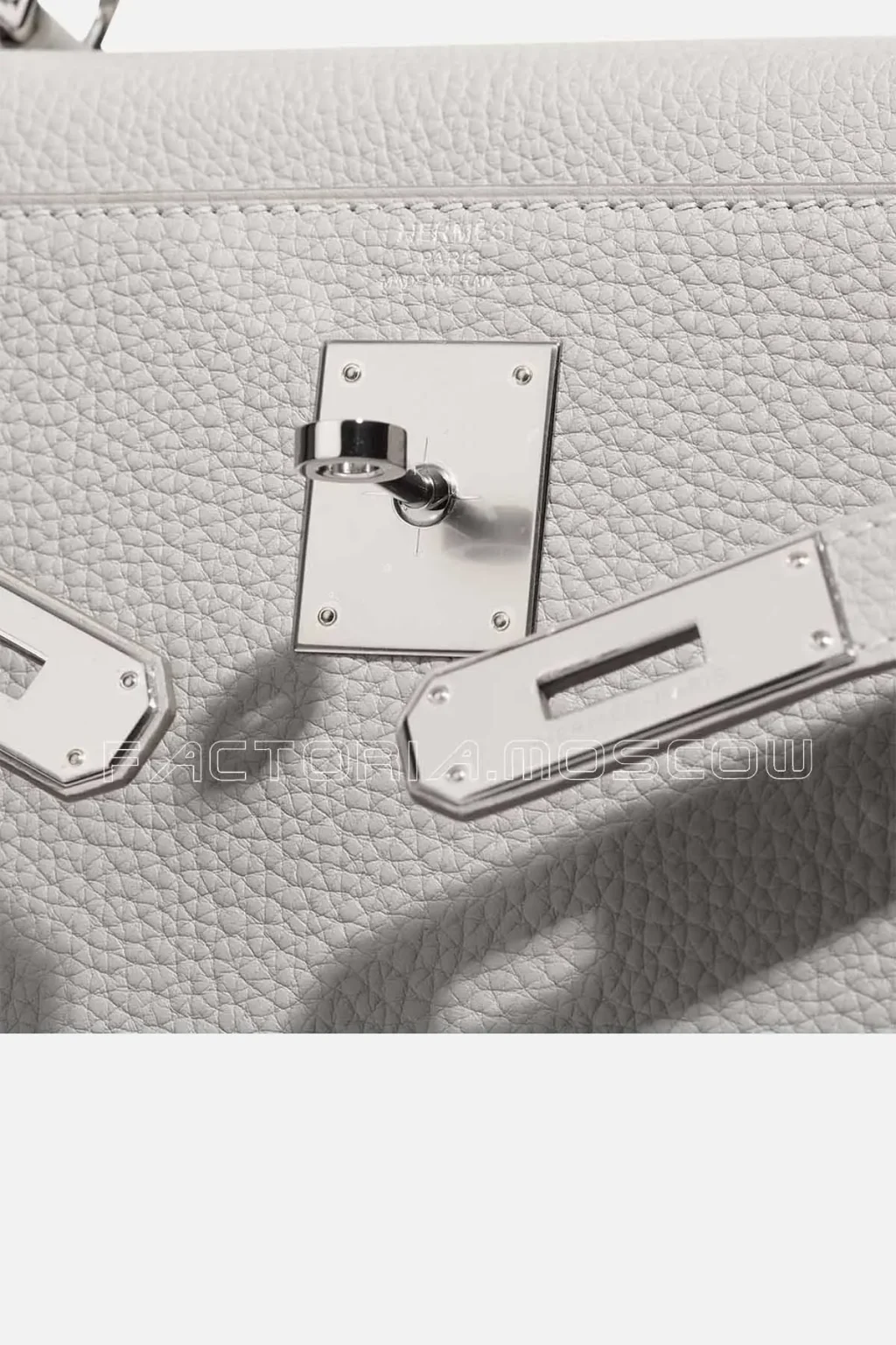 Hermès Kelly Retourne 28 Togo Gris Pâle PHW