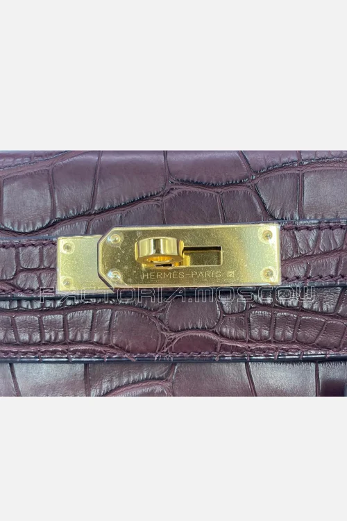 Hermès Kelly Retourne 28 Matte Alligator Colour Bordeaux GHW