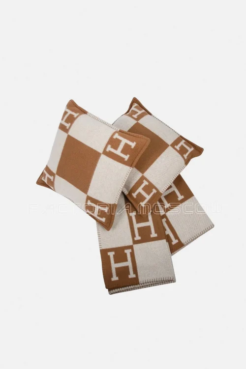 Hermes Avalon III Signature H Camel and Ecru Throw