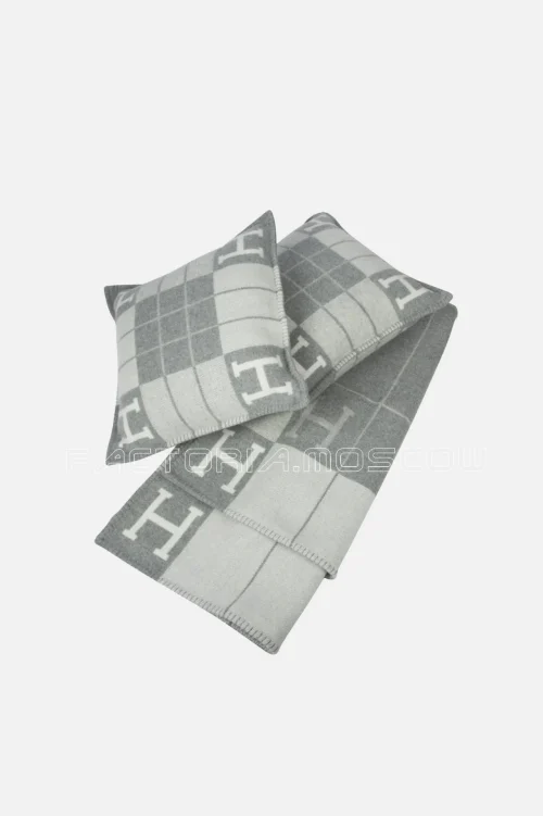 Hermes Avalon III Signature H Gris Clair and Ecru Throw Blanket