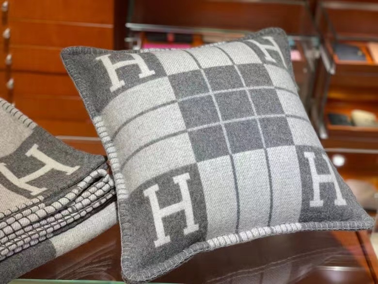 Hermes Avalon I Signature H Coco and Camomille Throw Blanket