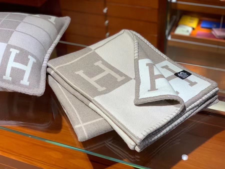 Hermes Avalon I Signature H Coco and Camomille Throw Blanket