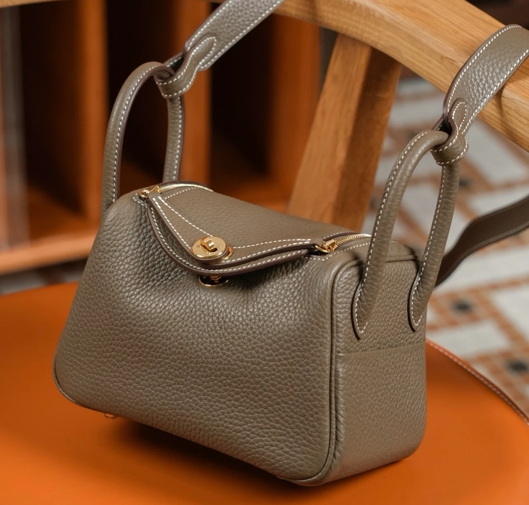Hermès  Mini Lindy 20 Bleu Saphir Ostrich GHW